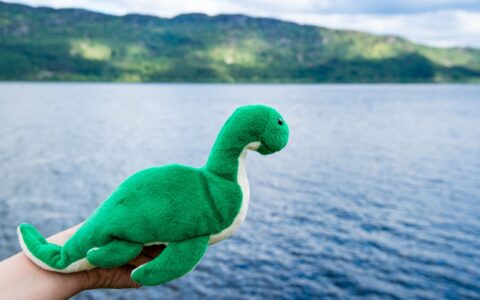 Le Monstre du Loch Ness - © franky242 - Canva Pro